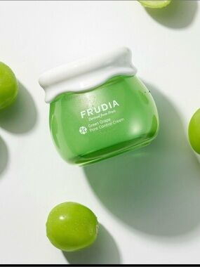 Frudia Green Grape Pore Control Cream - Green